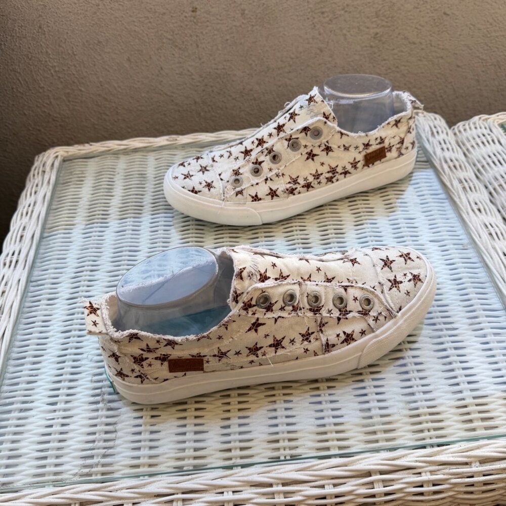 Blowfish Malibu Womens Star Print Sneakers Size 9.5 Casual Canvas Slip-On Shoes - Picture 2 of 7